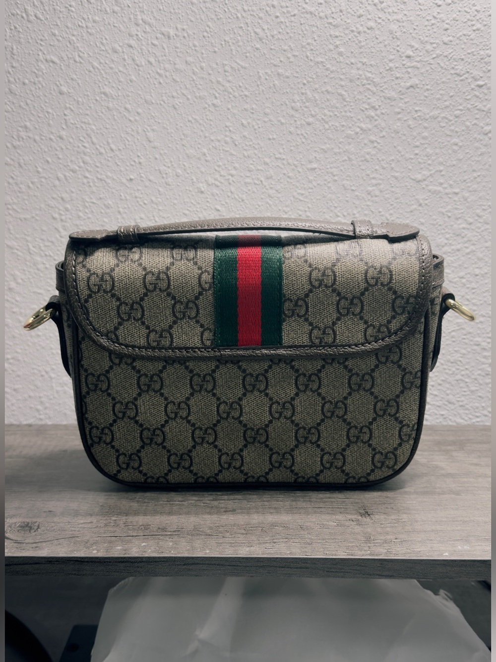 Gucci Beige GG Canvas Shoulder Bag with Red and Green Stripe 6’x9’x3’ - Picture 2 of 9